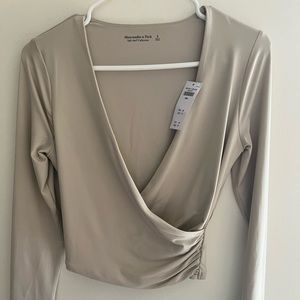 NWT Abercrombie cropped wrap top